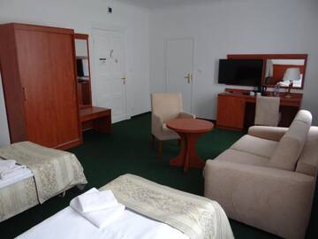 Фото номера Двухместный номер с 2 отдельными кроватями Отель Hotel Wkra г. Дзялдово 2