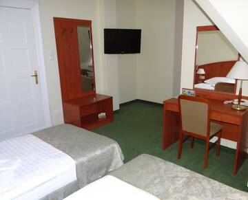 Фото номера Двухместный номер с 2 отдельными кроватями Отель Hotel Wkra г. Дзялдово 6